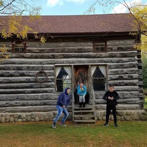 Meet your Posher, Leslie