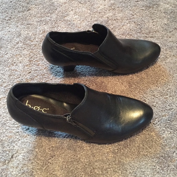 Ladies black shoes, size 9