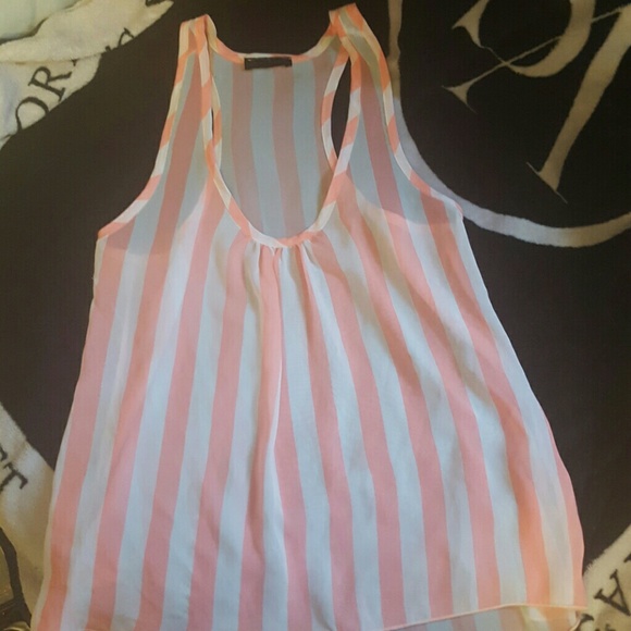 🌺Pink and white tank🌺