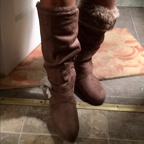 NIB Faux Suede Knee Boots - Picture 2 of 4