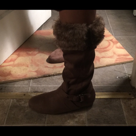 NIB Faux Suede Knee Boots - Picture 3 of 4