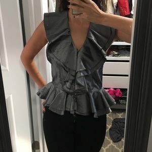 🎉HP 10/30🎉Pewter open back ruffle blouse