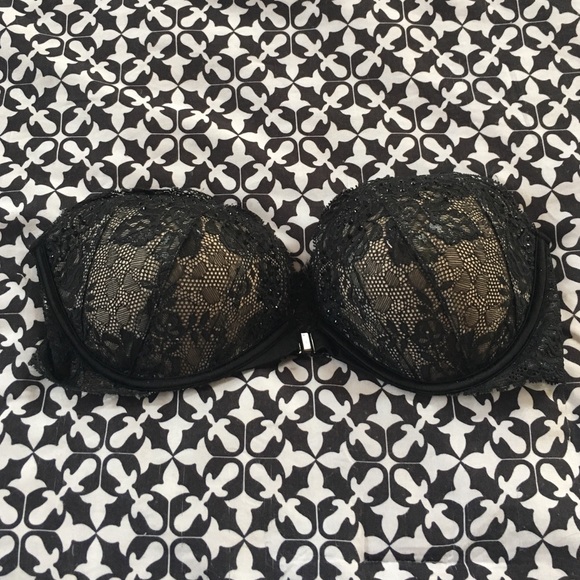 VICTORIAS SECRET lace strapless bra