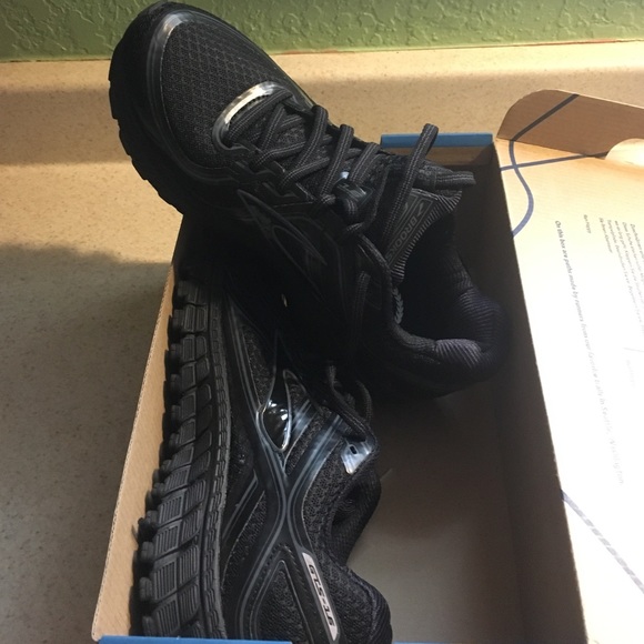 Women's Brooks Adrenaline Sz 8