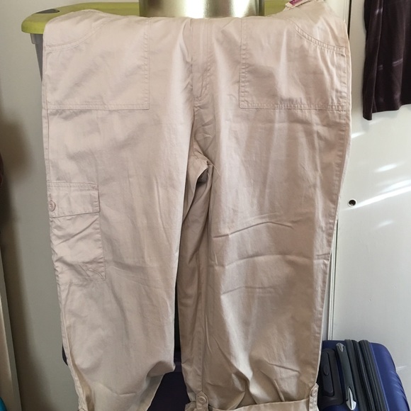 Elastic back roll leg capris