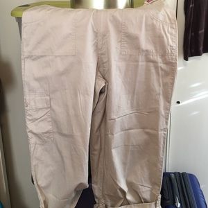 Elastic back roll leg capris