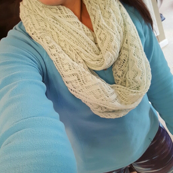 Infinity scarf - Picture 3 of 3