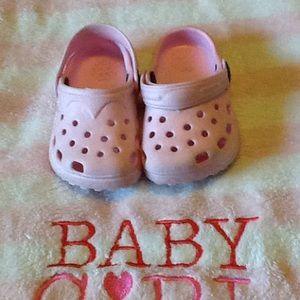 NB pink baby girl crocs