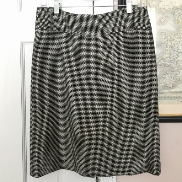AK Anne Klein Black and white pencil skirt