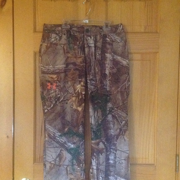 Ladies size 8 Under Armour  Hunting Pants