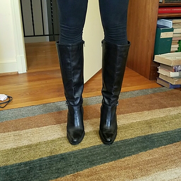 Black Italian boots with chain detail - Picture 2 of 4