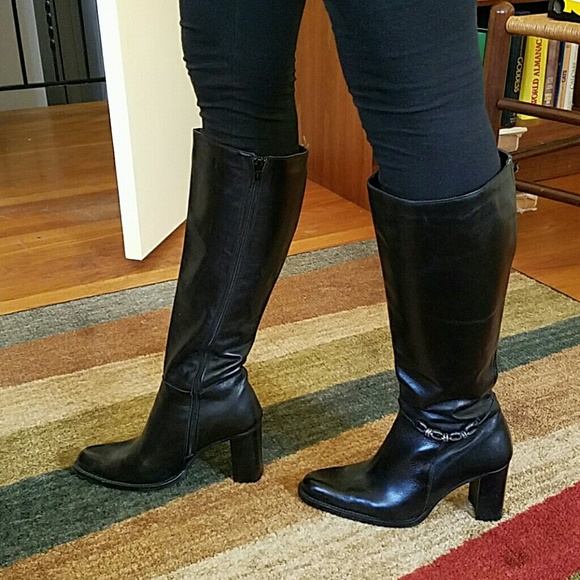 Black Italian boots with chain detail - Picture 3 of 4