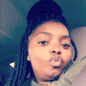 Meet your Posher, Raylissia