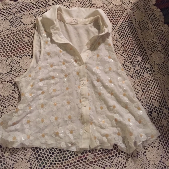 on reserve: Button down sleeveless collared shirt