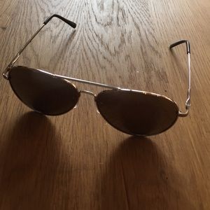 Aviator glasses with silver lenses. Brand new!