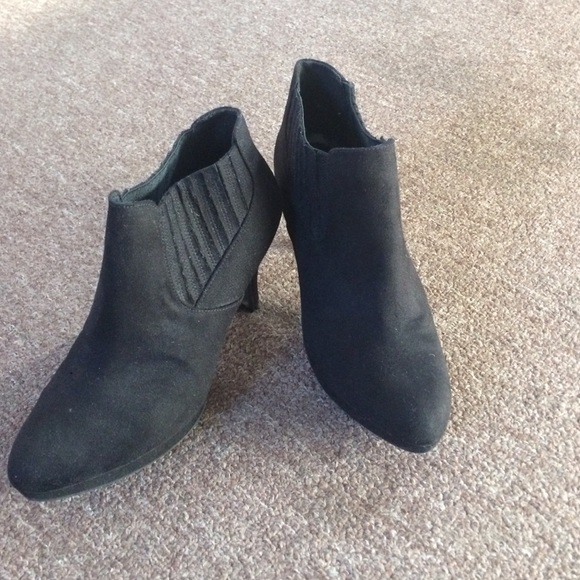 Black heels short boots