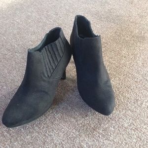 Black heels short boots