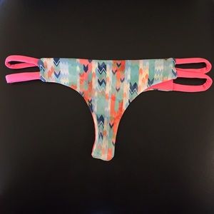 Reversible bikini bottoms