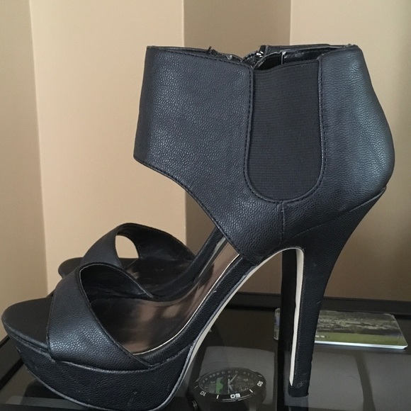 Hot black heels - Picture 3 of 4