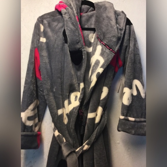 ❗️❗️LAST ONE ❗️❗️BETSEY JOHNSON LIPS & LOVE ROBE💋 - Picture 2 of 4