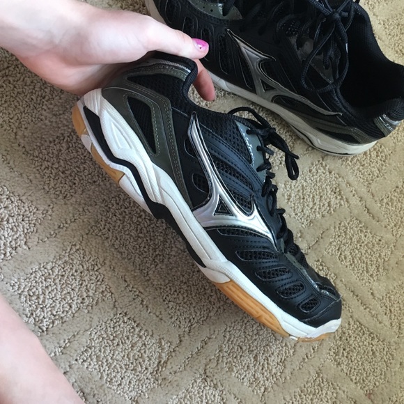 Mizuno volleyball shoes size women's 9
