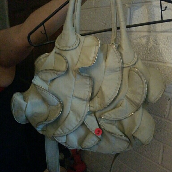*FINAL MARKDOWN*  Steve Madden zipper bag.