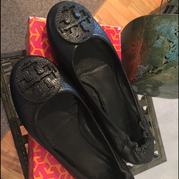 Tory Burch Tumbled Black Reva Ballet Flat w/ box