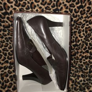 Brown bandolino heels
