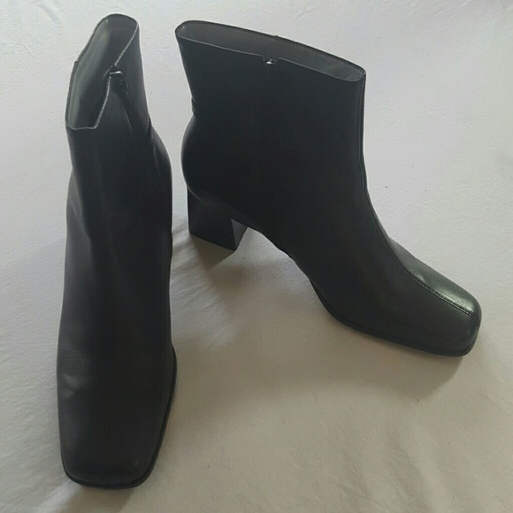 UNISA BLACK LEATHER ANKLE BOOTS