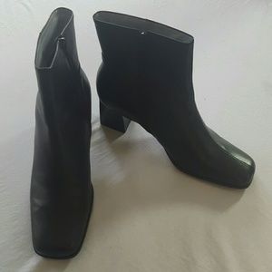 UNISA BLACK LEATHER ANKLE BOOTS