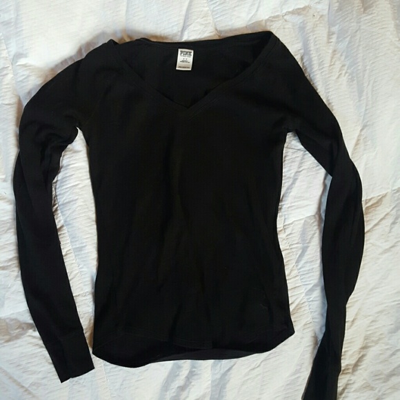Black v-neck long sleeve shirt