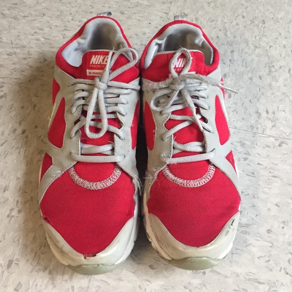 Red nike in season Tr2