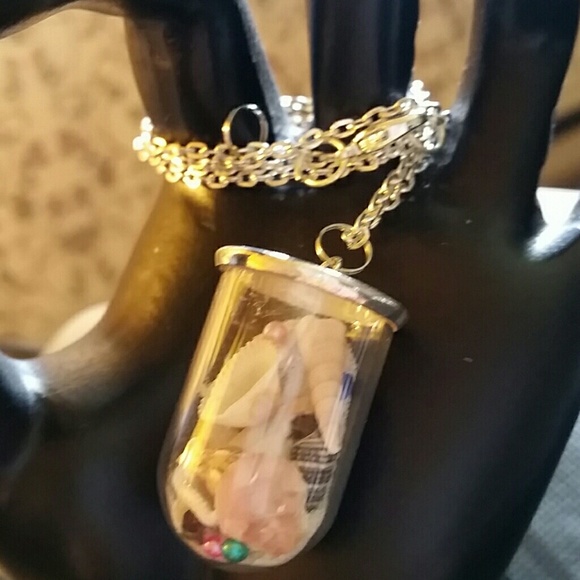 Seashell necklace - Picture 4 of 4