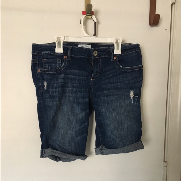 Aéropostale bermuda shorts and 6 charms