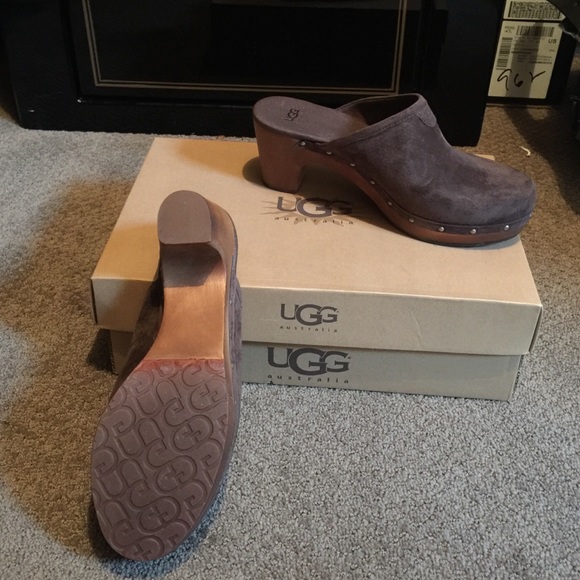 Ugg clogs