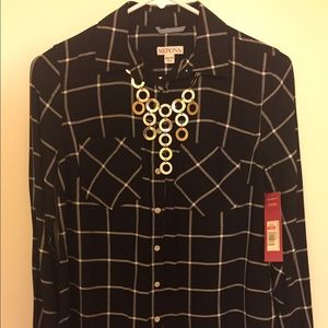 Shirt button down long sleeve Must haves!!💕💕😊😊