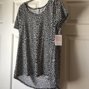 Black/White Lularoe classic T BNWT