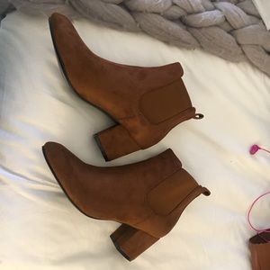 BRAND NEW brown chelsea boots from Missguided