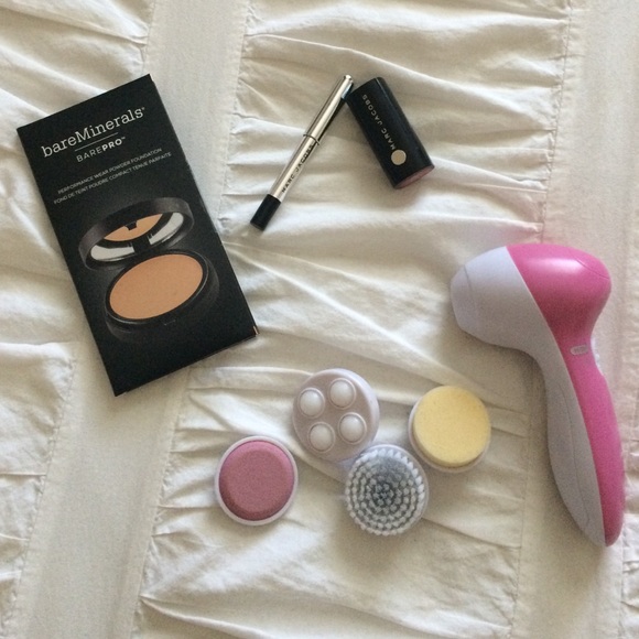 Makeup sample and spinning brush set