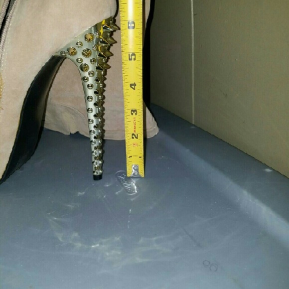 (Final Price Drop)!!!!!!Boots - Picture 2 of 3