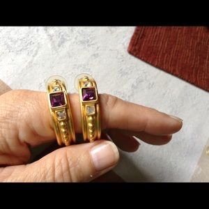 Gorgeous gold toned amethyst n crystal earring!