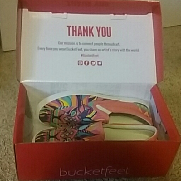 Bucketfeet Low-top canvas slip on, NEVER WORN!