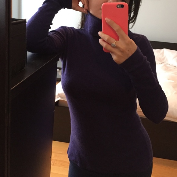 Elie Tahari turtle neck sweater