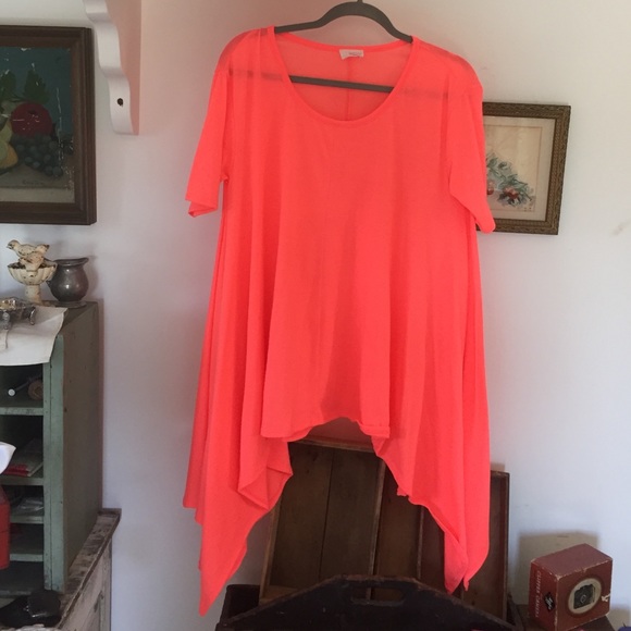 SOLD! ❌❌❌ Neon orange uneven hem tee