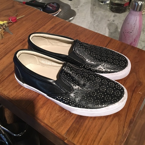 Perforated flower black fashion slip on sneakers
