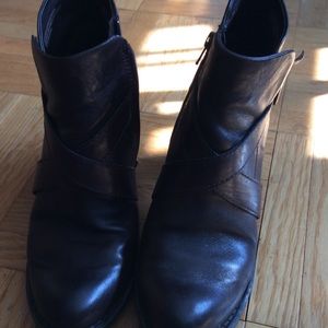 Dark brown leather zipper ankle used boot