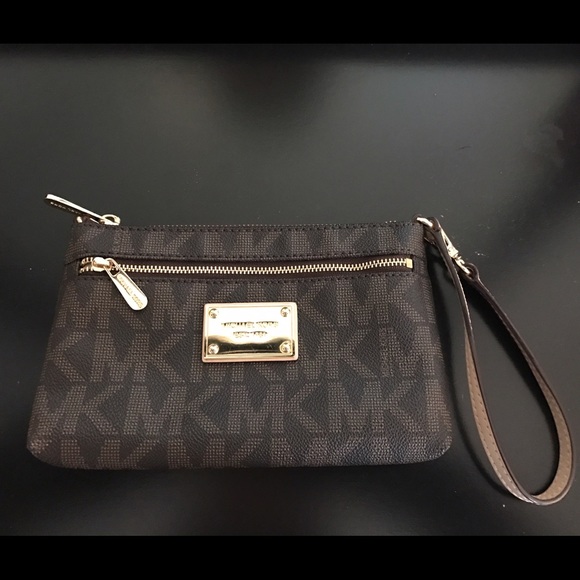 Michael Kors large wristlet