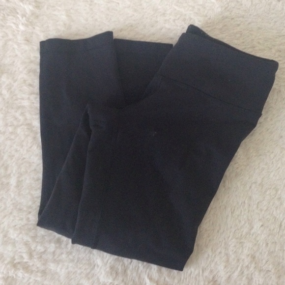 Lulu lemon black cropped leggings