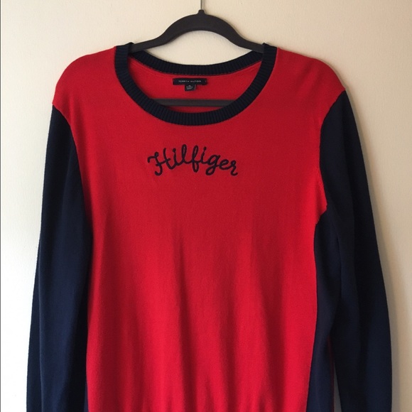 ✨✨Cute and comfy Tommy Hilfiger sweater✨✨