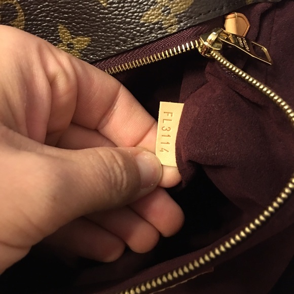 🚫sold🚫Authentic Louis Vuitton Voltaire GM Tote - Picture 3 of 4